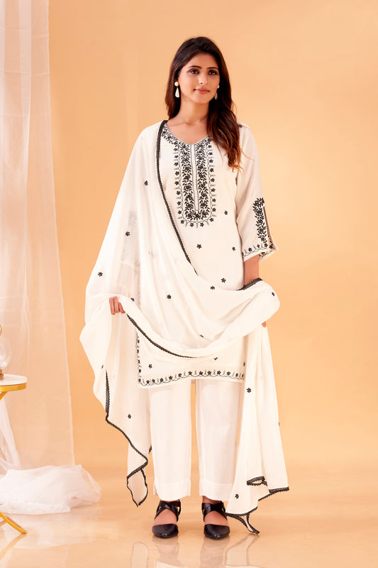 Moonlit Elegance: Ivory Kurta Set with Noir Threadwork